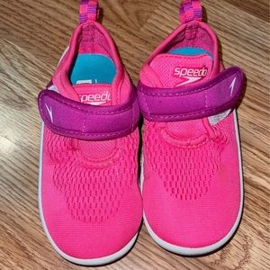 Girls swim / water shoes - pink - speedo- medium